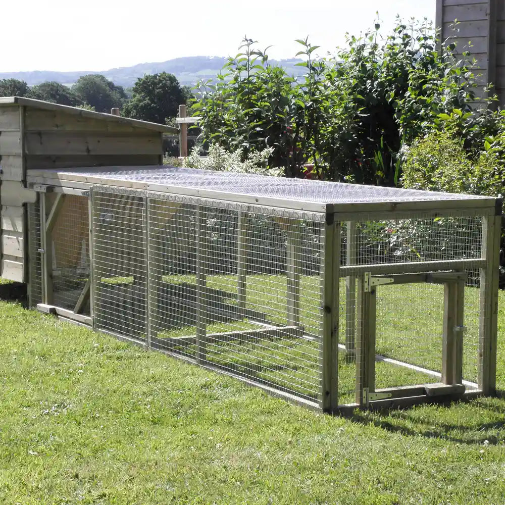 End view of 9ft Run on to Handy 10 Hen House
