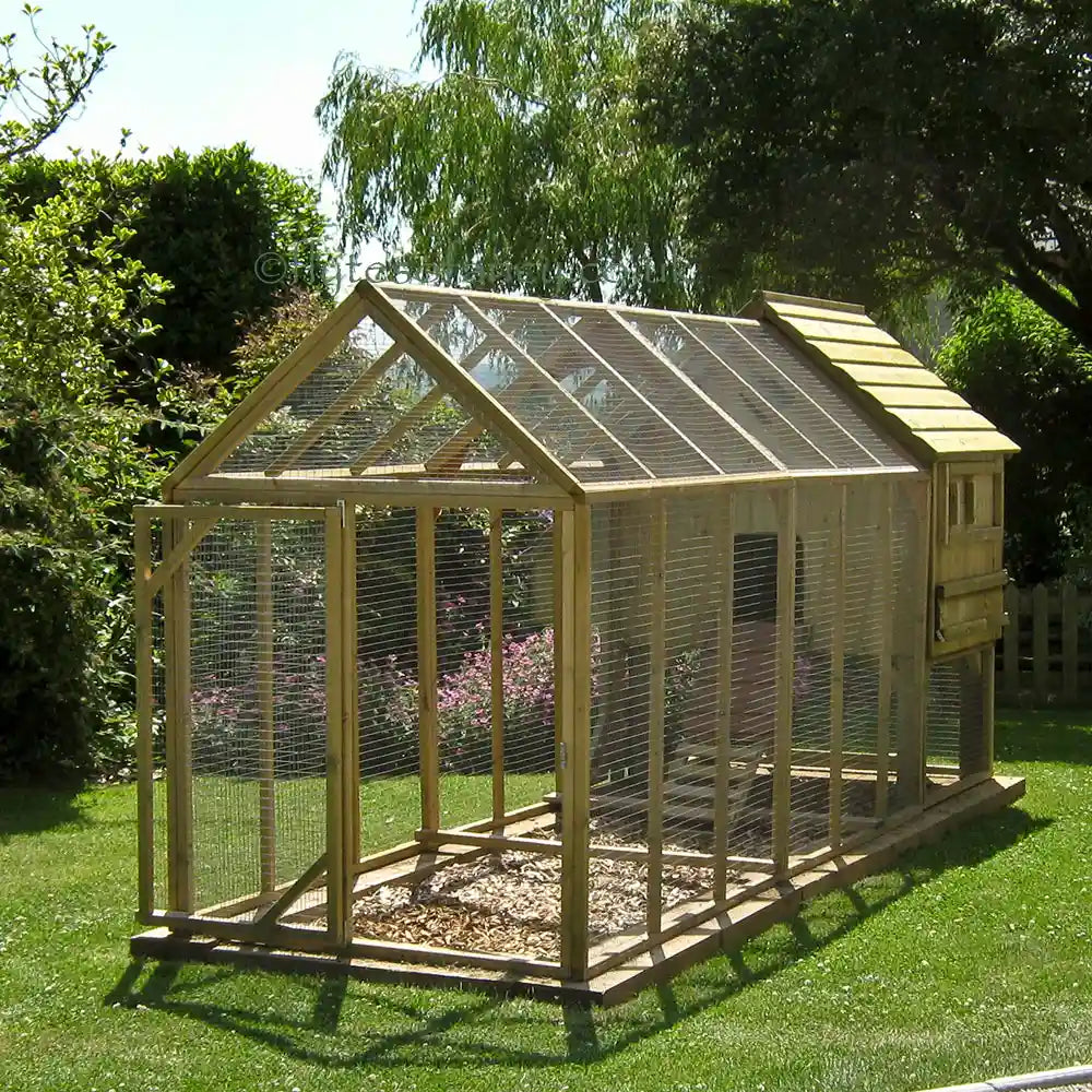 Long-Legged Maggie's 12 Hen House & run on plinth