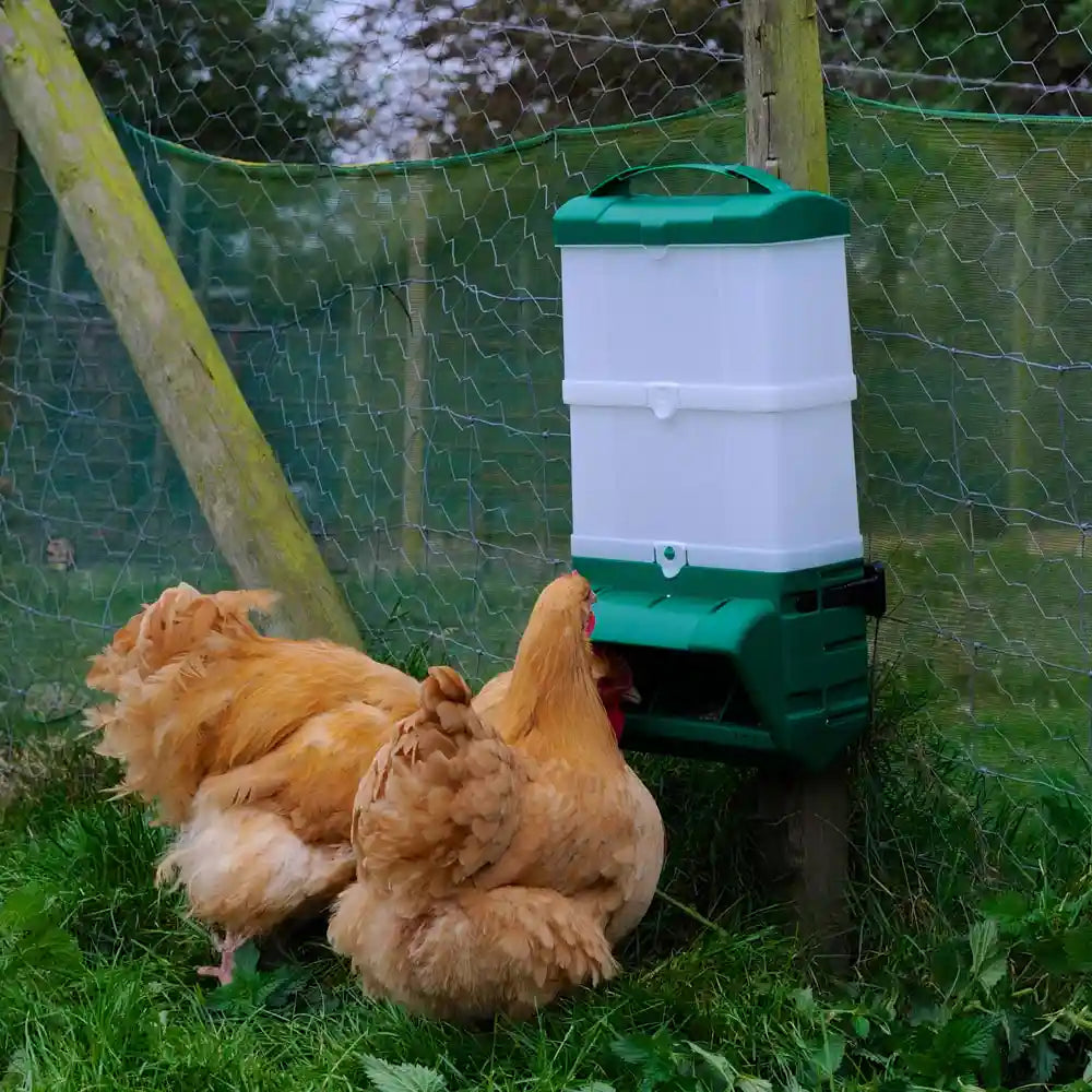 Wise Chicken Feeder with 2 x 5kg extension cartridges