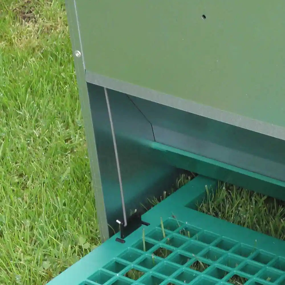 Feedomatic Vermin-Resistant Treadle Feeders