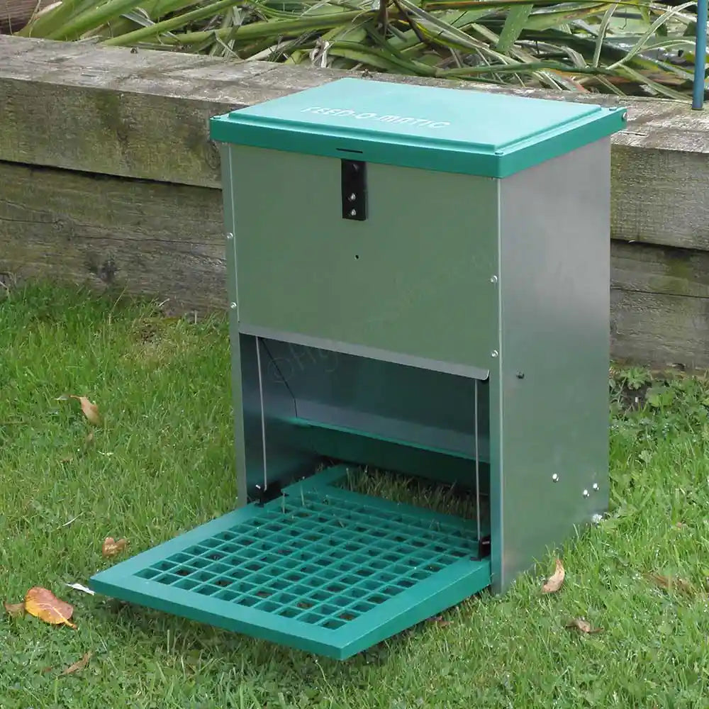 Feedomatic Vermin-Resistant Treadle Feeders