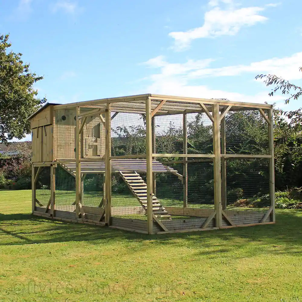 Aviary Grand Chicken Coop for 8 birds