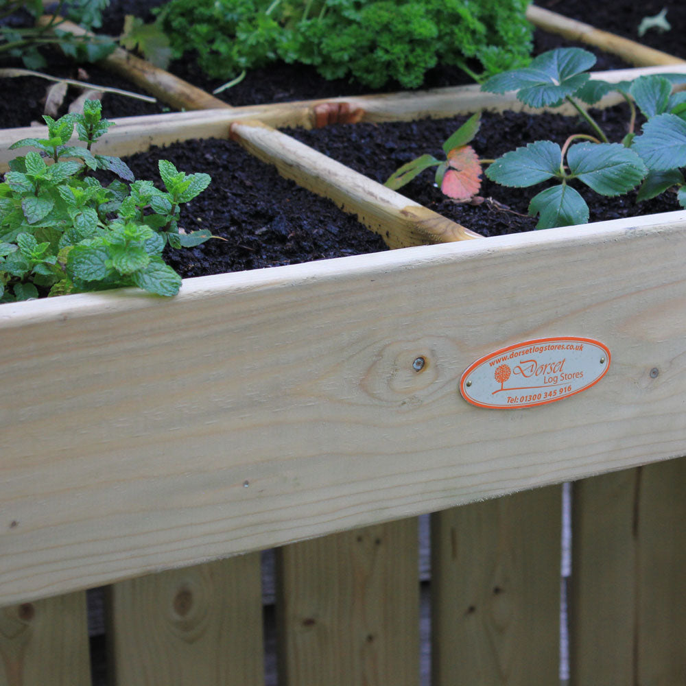 Detail of timber in Large Grow-Top Log Store