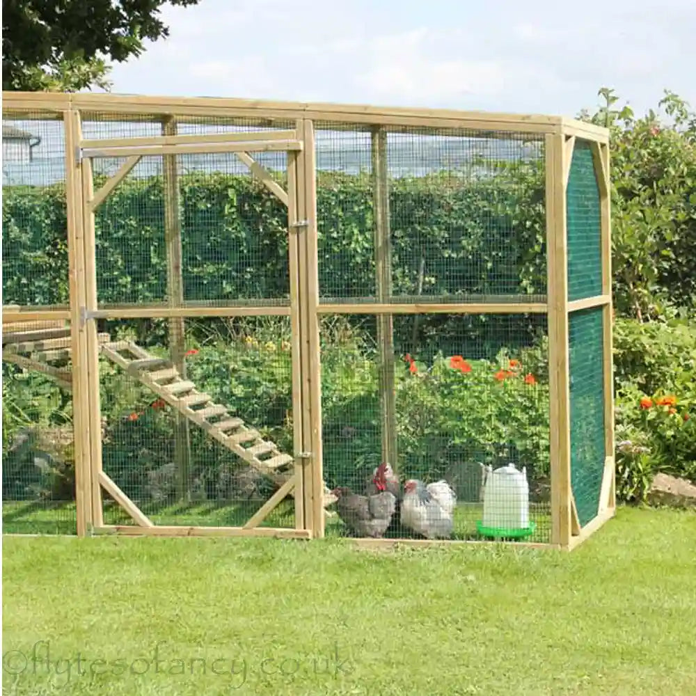 Run space with Bantams Flyte Aviary 8 Chicken Coop