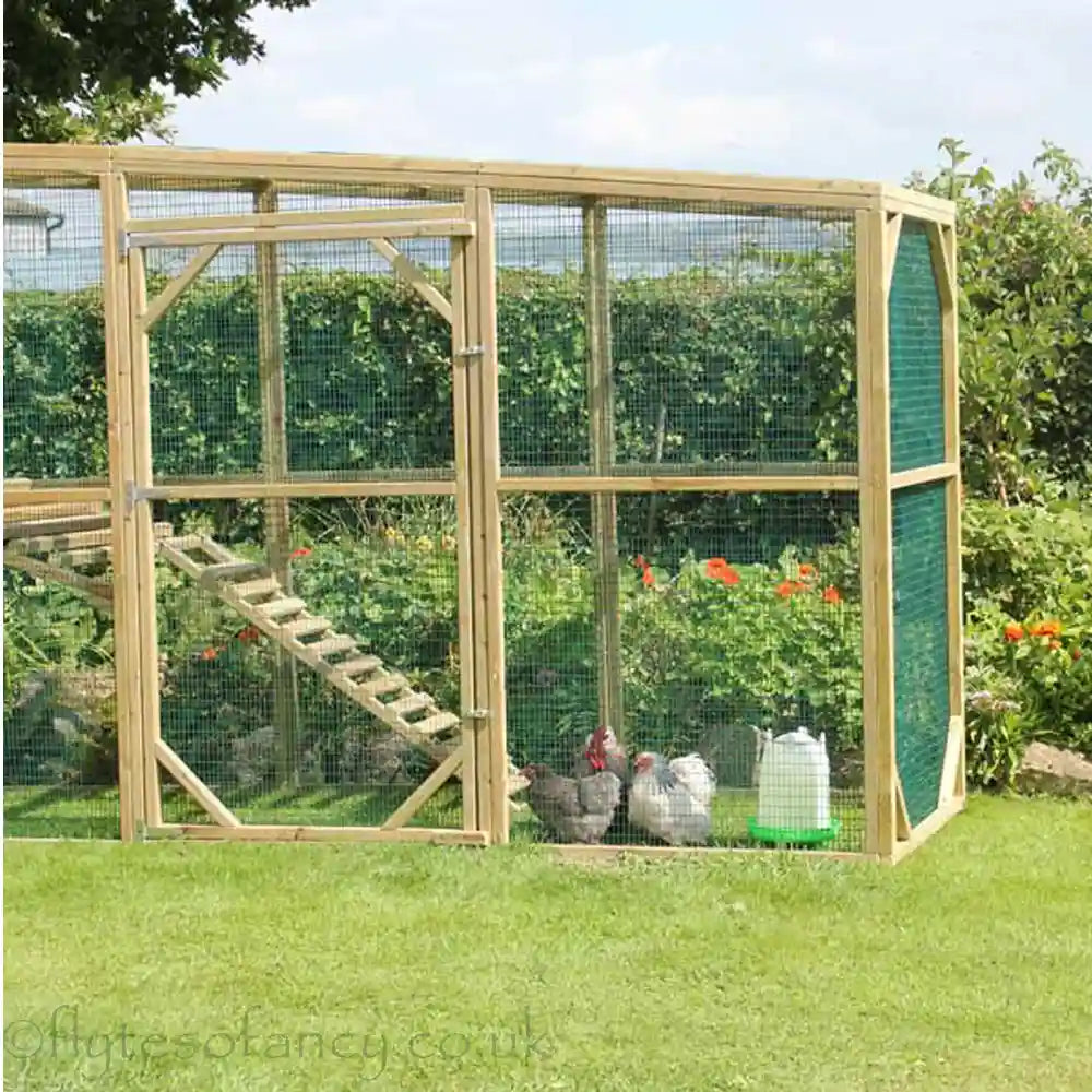 Run space with Bantams Flyte Aviary 8 Chicken Coop