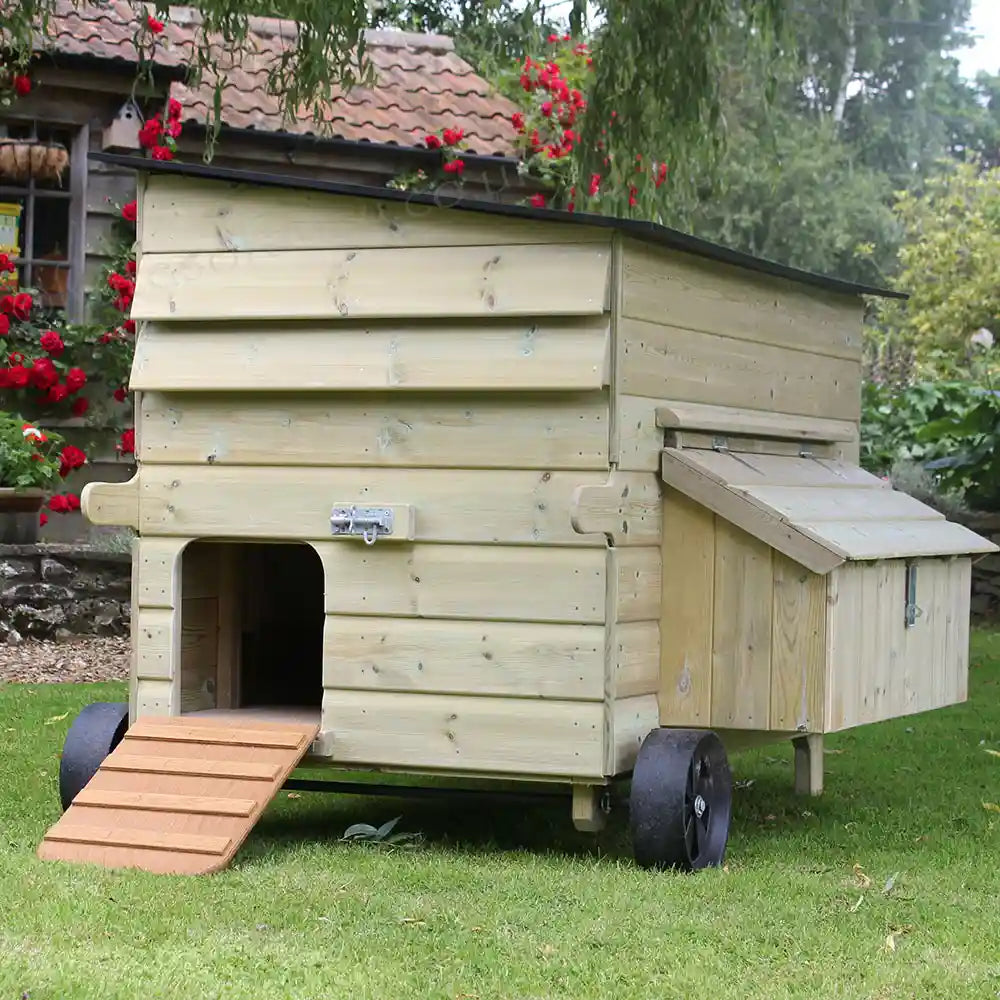Side view Handy 15 Hen House with wheels