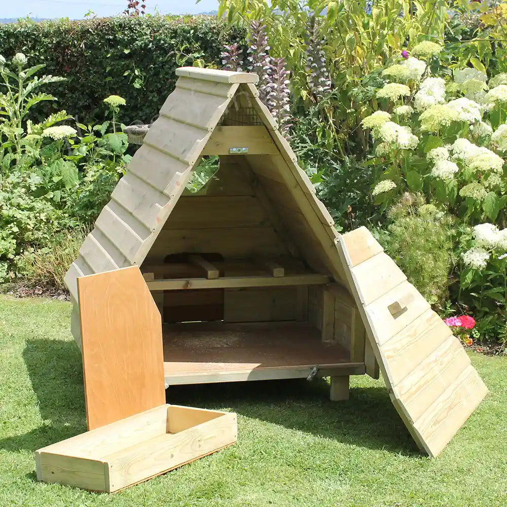 Access for cleaning of Hobby Hen House