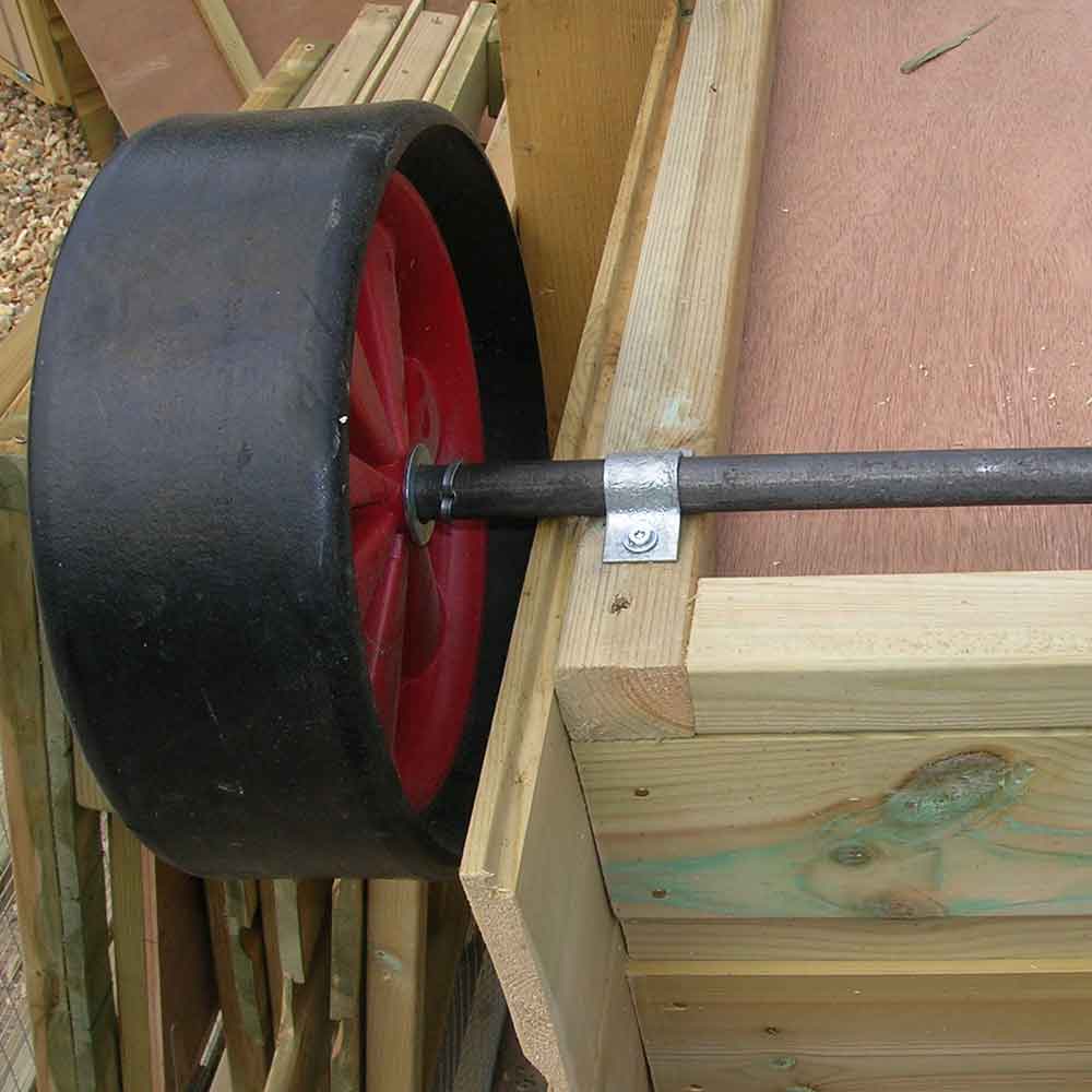 Wheels on axle for Hen Houses
