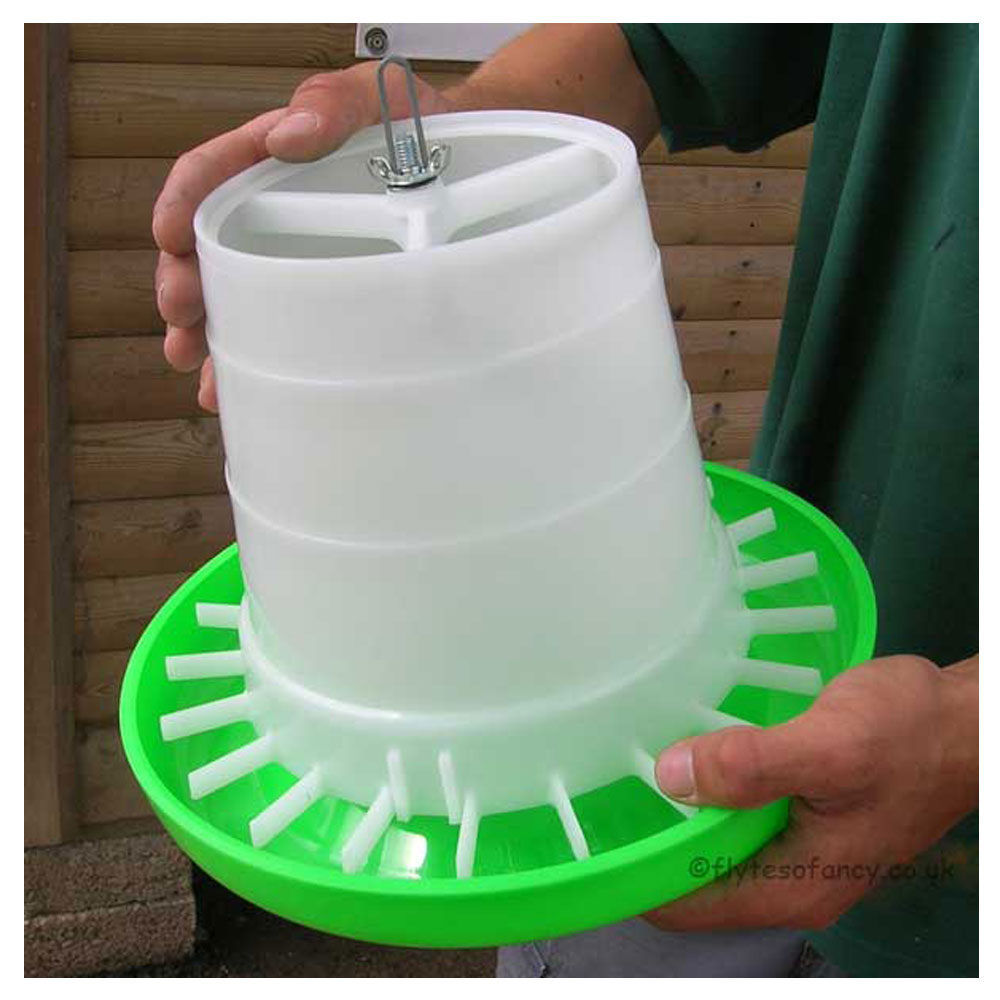Plastic Super Poultry Feeder, 3kg in hand